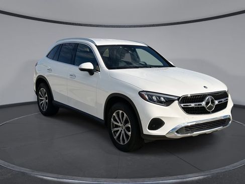 Used 2025 Mercedes-Benz GLC 300 image 12
