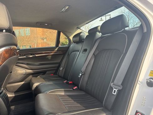 Used 2018 Genesis G90 3.3T Premium image 28