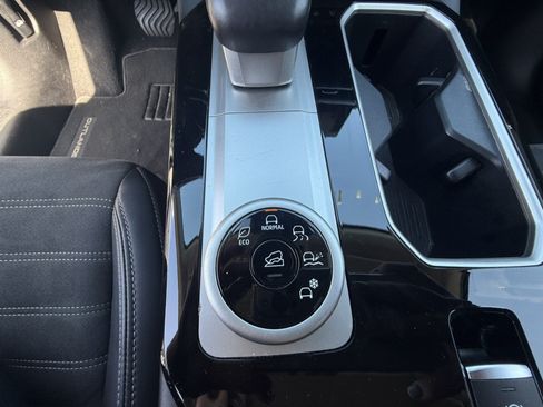 Used 2025 Mitsubishi Outlander SE FWD image 15