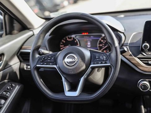 Used 2024 Nissan Altima 2.5 SV FWD image 15