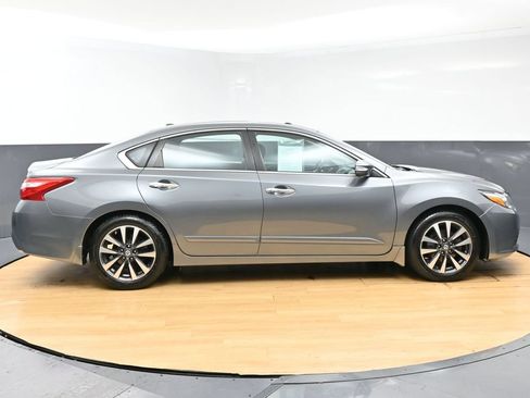 Used 2016 Nissan Altima 2.5 SV w/ Convenience Package FWD image 8