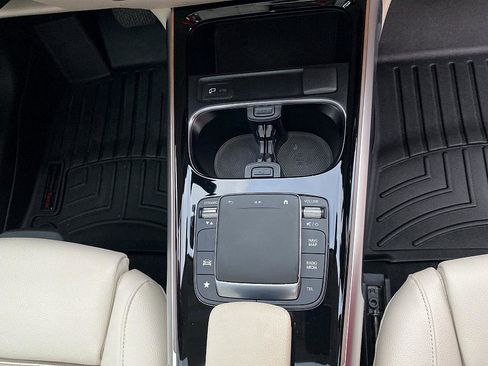 Used 2023 Mercedes-Benz GLB 250 4MATIC image 15