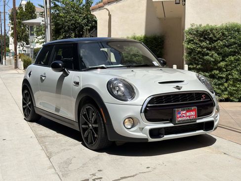Used 2019 MINI Cooper S w/ Signature Upholstery Package FWD image 1