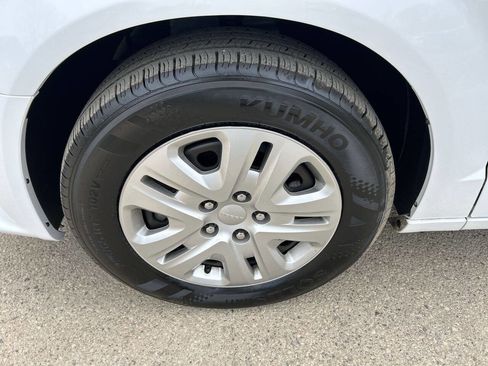 Used 2019 Dodge Grand Caravan SE image 12