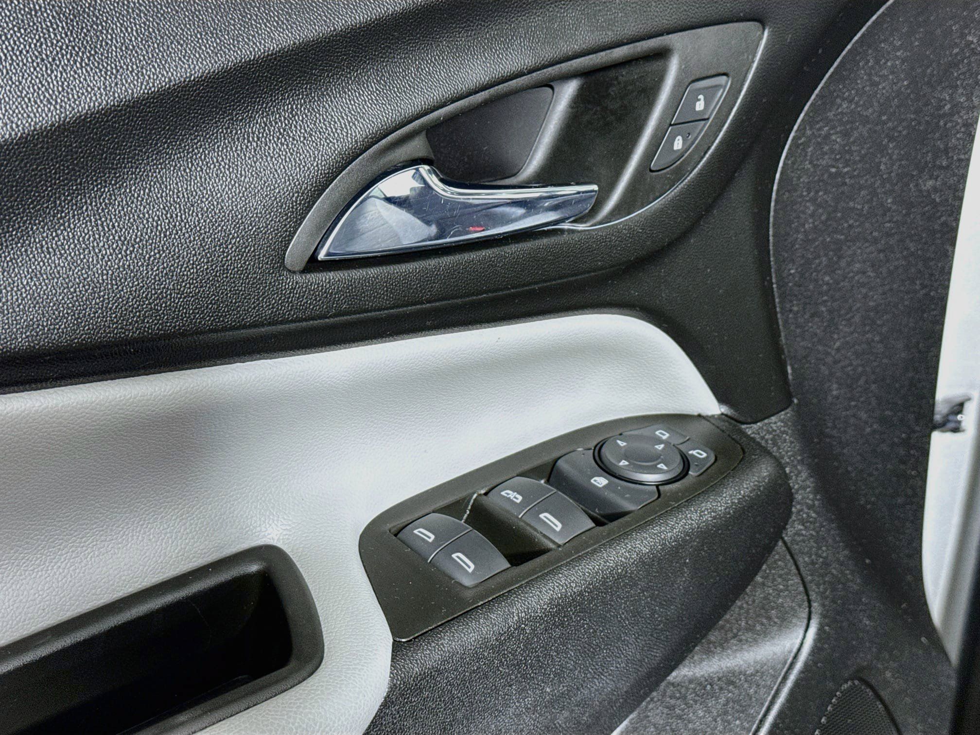 Used 2022 Chevrolet Equinox LS w/ LPO, Floor Liner Package AWD/4WD image 18