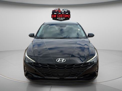 Used 2023 Hyundai Elantra SE FWD image 2