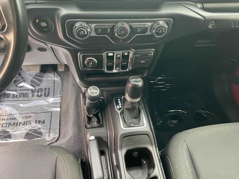 Used 2019 Jeep Wrangler Unlimited Sport S AWD/4WD image 11