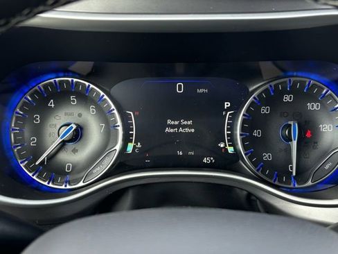 New 2026 Chrysler Pacifica Select AWD/4WD image 29