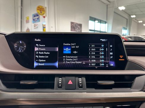 Used 2020 Lexus ES 300h w/ Premium Package FWD image 27