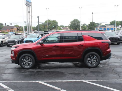 New 2027 Chevrolet Traverse LT FWD image 6