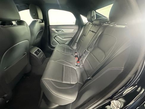 Used 2022 Jaguar XF R-Dynamic SE image 19