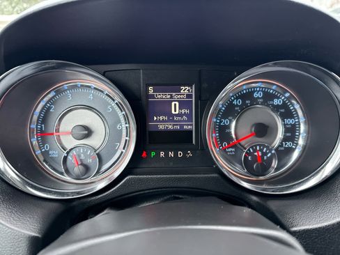 Used 2015 Chrysler Town & Country Touring image 23