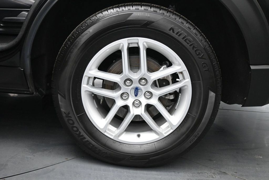 Used 2025 Ford Explorer Active AWD/4WD image 23