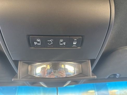 Used 2017 Dodge Grand Caravan SXT w/ Rear Park Assist Package image 14