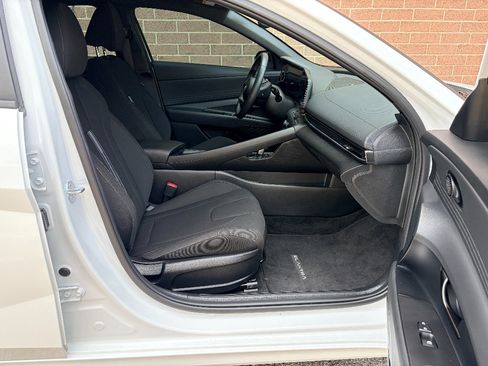 Used 2025 Hyundai Elantra SEL FWD image 20