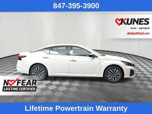 Used 2024 Nissan Altima 2.5 SV image 2