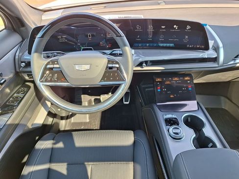 New 2026 Cadillac Vistiq Luxury w/ LPO, Floor Liner Package image 10