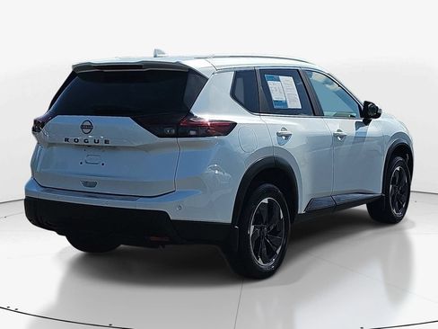 Used 2025 Nissan Rogue SV w/ SV Premium Package FWD image 6
