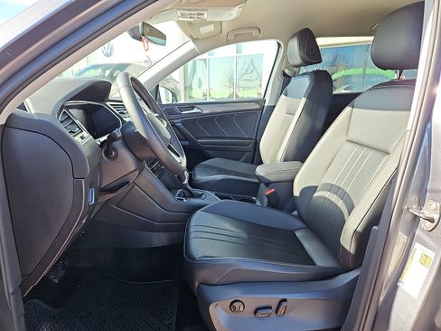 Certified 2022 Volkswagen Tiguan SE image 10