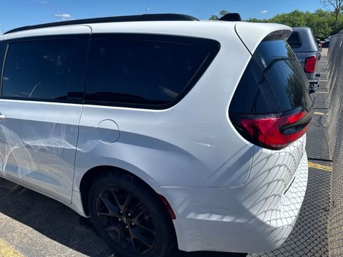 Used 2025 Chrysler Pacifica Limited FWD image 19