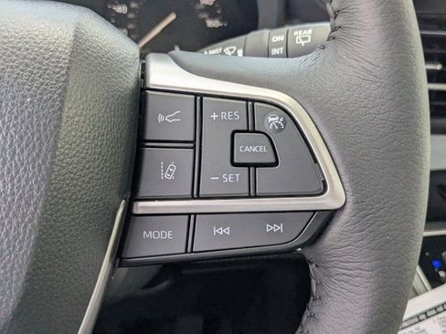 New 2026 Toyota Sienna XLE image 25