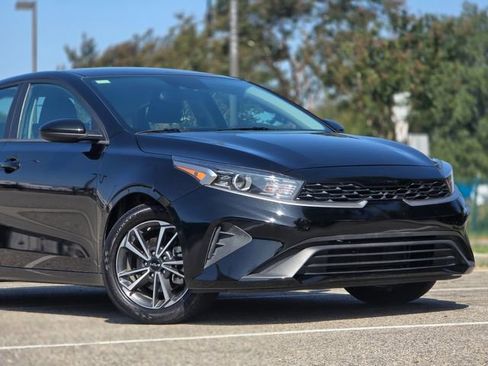 Used 2022 Kia Forte LXS FWD image 2