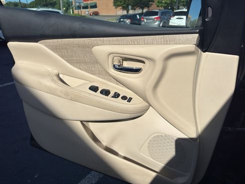 Used 2019 Nissan Murano SV AWD/4WD image 10