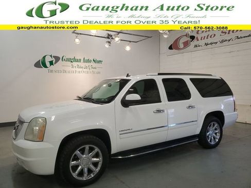 Used 2010 GMC Yukon XL Denali image 1
