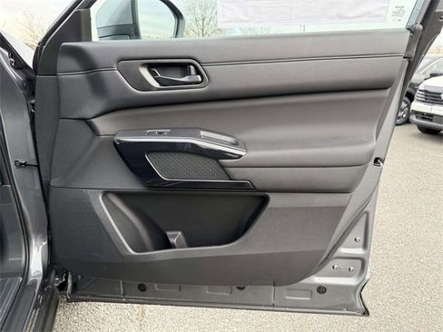 New 2025 Nissan Pathfinder SV w/ SV Premium Package image 8