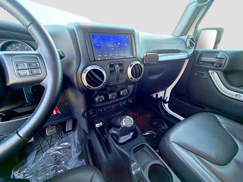 Used 2017 Jeep Wrangler Sahara w/ Mopar Chrome Edition Group image 21