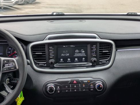 Used 2019 Kia Sorento L image 16
