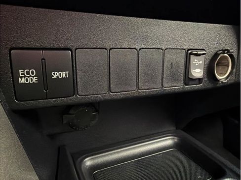 Used 2015 Toyota RAV4 LE image 22