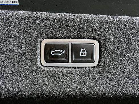 Used 2023 Hyundai Ioniq 6 Limited image 31