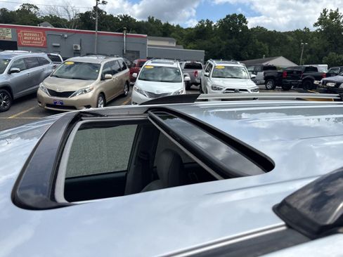 Used 2012 Toyota Highlander Limited w/ Tow Pkg AWD/4WD image 33