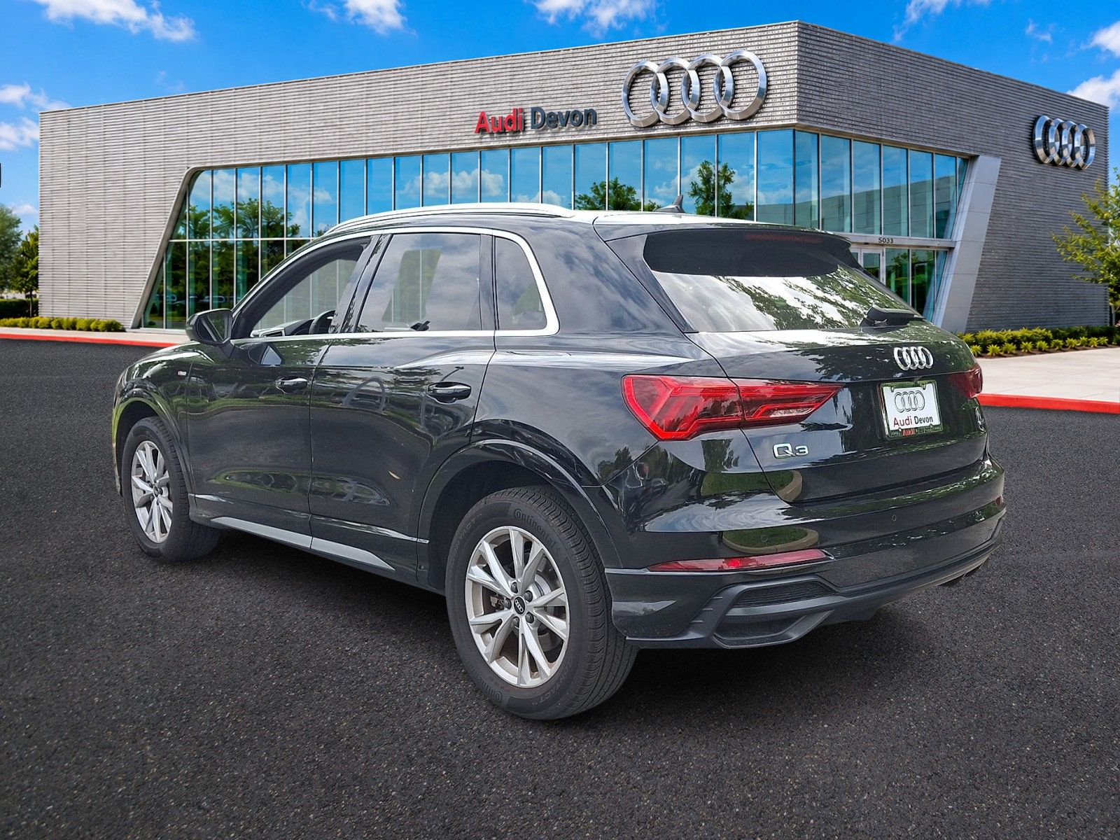 Used 2021 Audi Q3 2.0T Premium Plus w/ Premium Plus Package AWD/4WD image 4