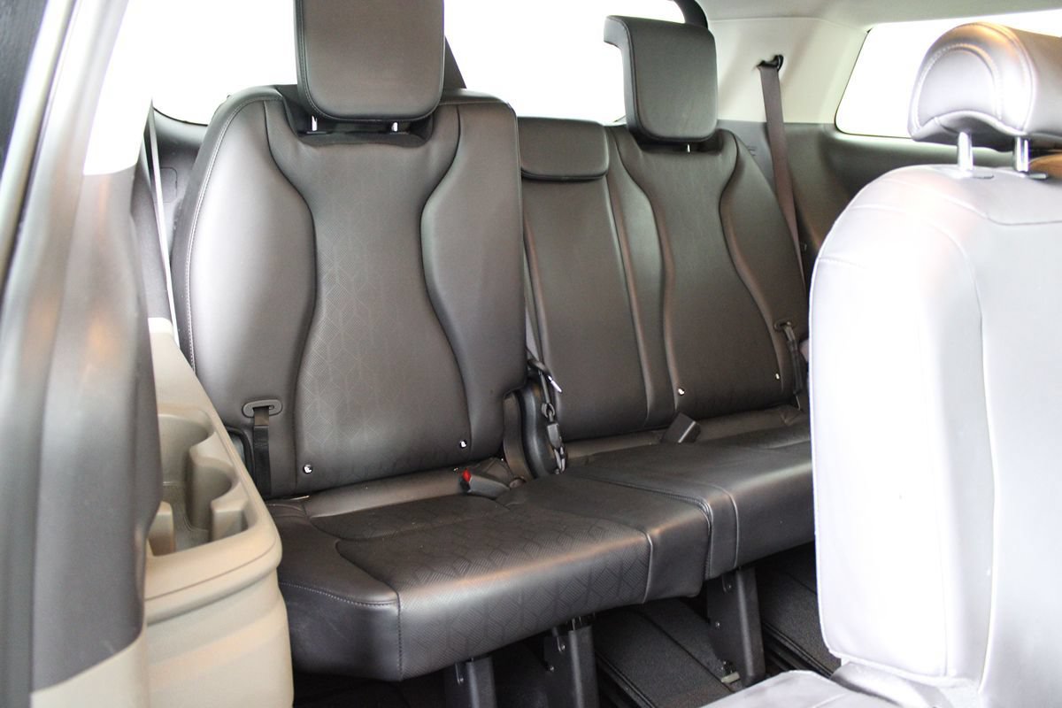 Used 2025 Kia Carnival FWD image 40