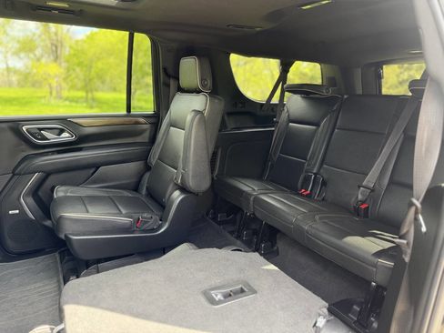 Used 2023 Chevrolet Suburban Premier AWD/4WD image 11