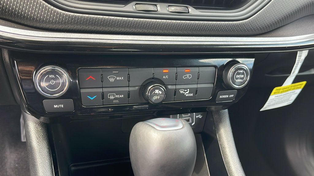 Used 2026 Jeep Compass Latitude AWD/4WD image 28
