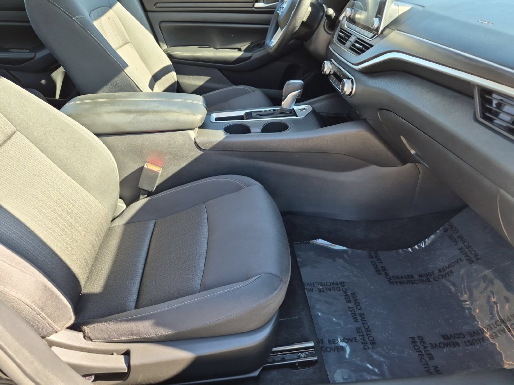 Used 2025 Nissan Altima 2.5 SV FWD image 27