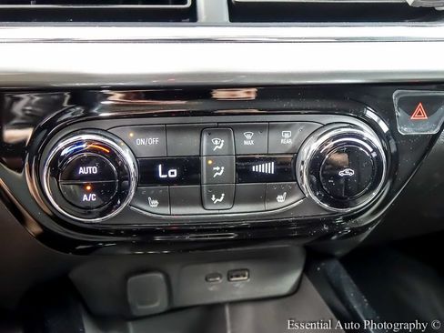 Used 2025 Chevrolet Trax LT w/ Driver Confidence Package FWD image 16