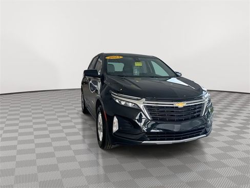 Used 2023 Chevrolet Equinox LT image 3