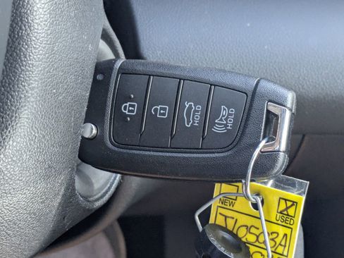 Certified 2025 Hyundai Elantra SE image 37