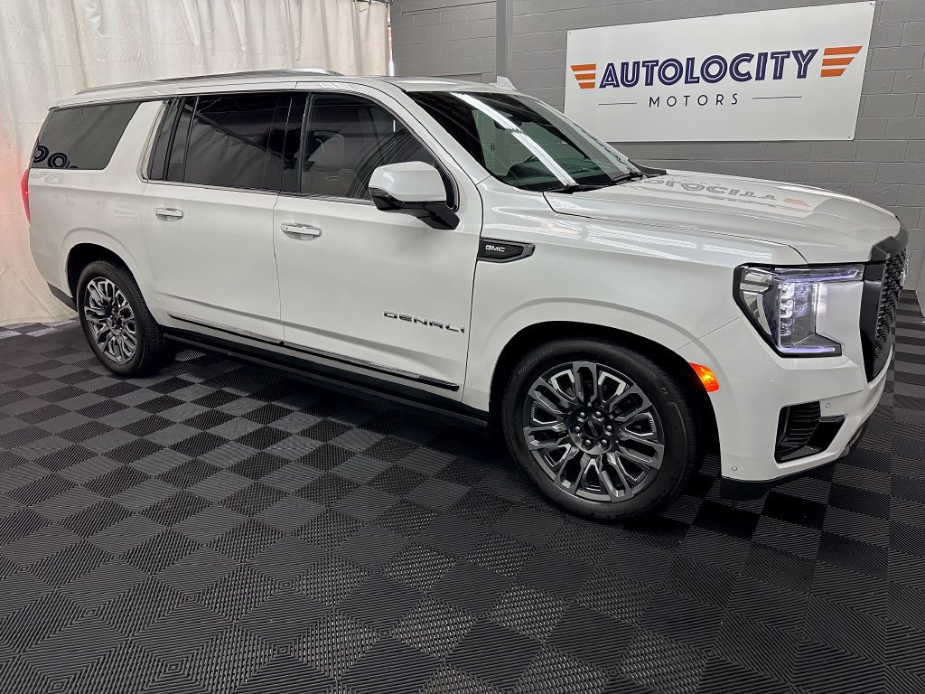 Used 2024 GMC Yukon XL Denali Ultimate AWD/4WD image 2
