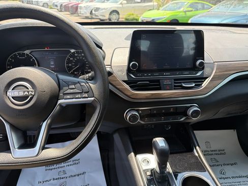 Used 2024 Nissan Altima 2.5 SV FWD image 27