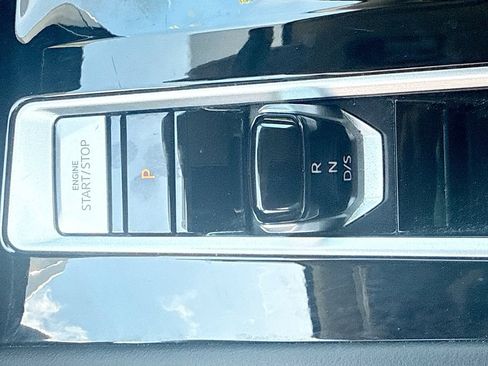 Used 2025 Volkswagen Atlas SE AWD/4WD image 18