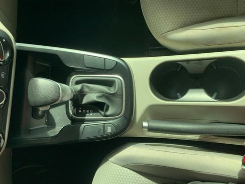 Used 2025 Kia Soul LX w/ LX Technology Package FWD image 7
