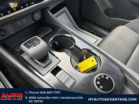 Used 2025 Nissan Rogue SV AWD/4WD image 19