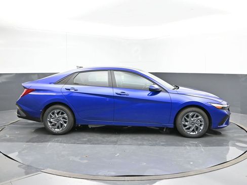 New 2024 Hyundai Elantra Blue image 6