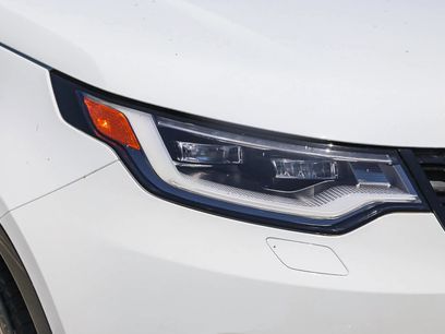 New 2025 Land Rover Discovery Dynamic SE