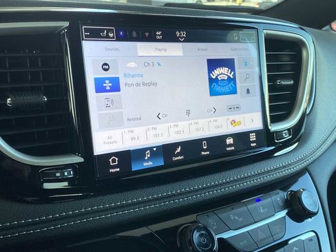 New 2026 Chrysler Pacifica Select AWD/4WD image 27